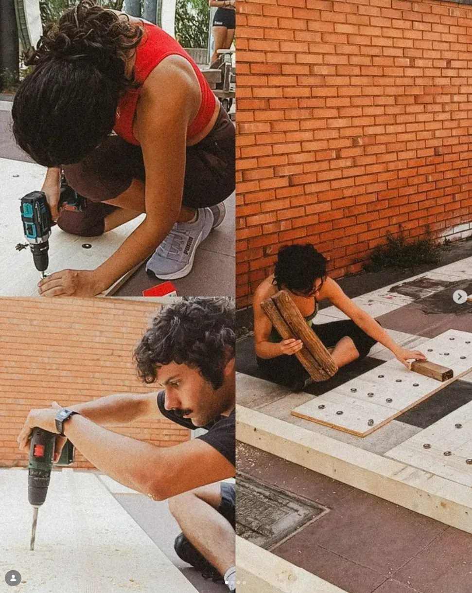 Collage della costruzione del Paretino: persone forano i pannelli di legno e lavorano sui fissaggi